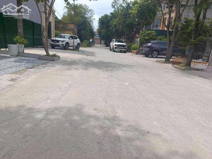 Hình ảnh Lô đất đẹp 330m2 ngõ Hoàng Phan Thái, xóm 15 Nghi Phú 2