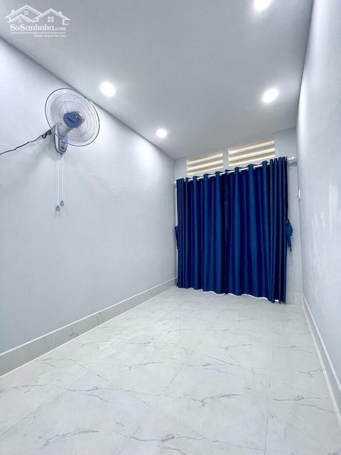 Hình ảnh Bán nhà HXH, Lạc Long Quân, hẻm thông, 22m2 hơn 2 tỷ 1