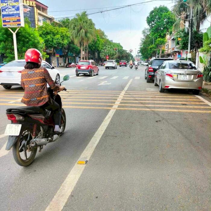 Hình ảnh Bán nhà mặt đường Trần Phú, kdt Hà Tiên, Vĩnh Yên. kinh doanh sầm uất 1