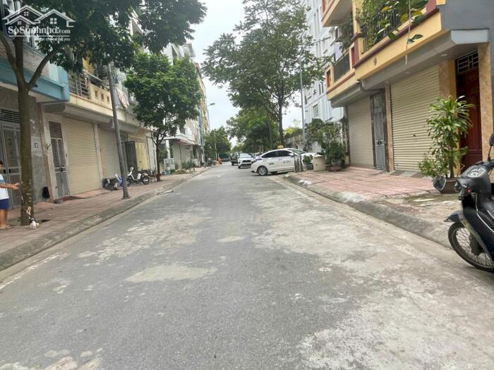 Hình ảnh Bán nhà 4 tầng 47m2 khu tái định cư X6 Thạch Bàn, lô đất gần hồ, gần đường Cổ Linh chỉ 100m 1