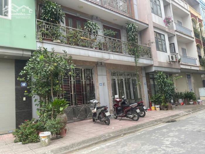 Hình ảnh Bán nhà 4 tầng 47m2 khu tái định cư X6 Thạch Bàn, lô đất gần hồ, gần đường Cổ Linh chỉ 100m 4