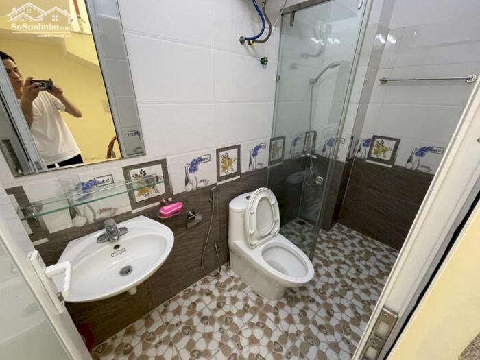 Hình ảnh Cho thuê nhà 5 phòng ngủ Văn Cao, DT: 55m2 x 4 tầng. 8