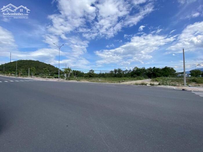 Hình ảnh Bán 1 lô đất giáp KĐT Sungroup đang triển khai, nằm trên trục đường 13m thông từ Phong Châu vào KĐT lô đất cách đường Phong châu chỉ 30m 0