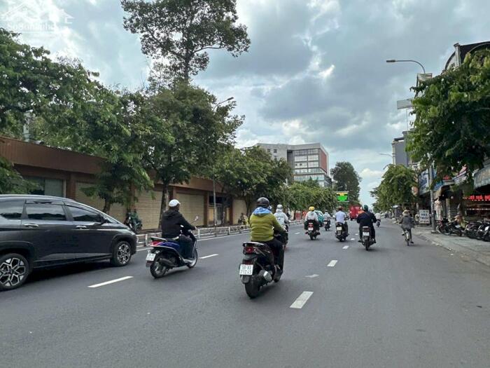 Hình ảnh Chỉ 9.5 tỷ có nhà HXH Nguyễn Thái Sơn ngang 4.6m 5 tầng có hầm 64m2 gần BV 175 tặng NT gỗ 1