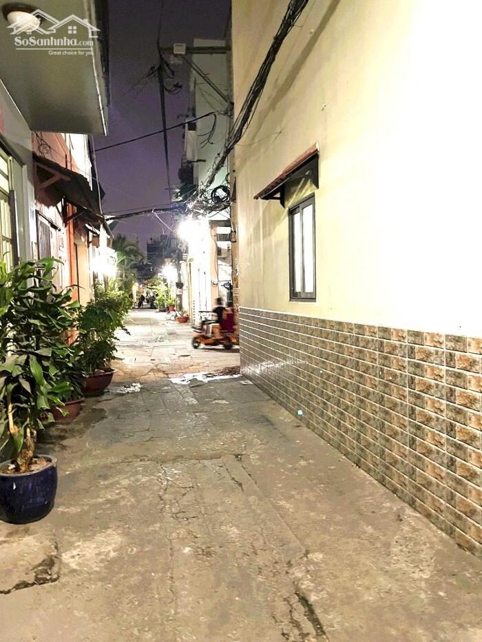 Hình ảnh 20m2 Lạc Long Quân HXH cách 1 căn, 3 tầng, hoàn công đủ 3