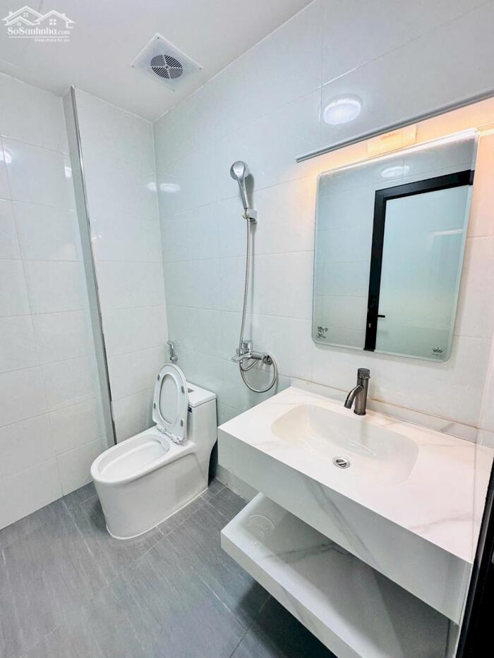 Hình ảnh BÁN NHÀ TRẦN QUỐC HOÀN, CẦU GIẤY – 7 TẦNG THANG MÁY – KHU PHÂN LÔ, Ô TÔ VÀO NHÀ 7