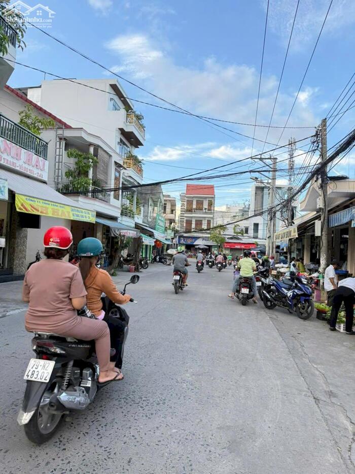 Hình ảnh Bán lô đất có nhà cấp 4 hiện đang cho thuê 4,5 triệu/tháng cách chợ Vĩnh Ngọc chỉ đúng 50m, Phường Tây Nha Trang. 1