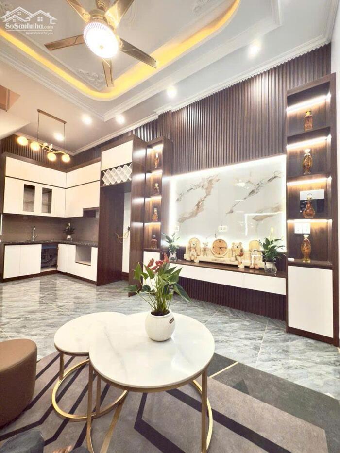 Hình ảnh Bán nhà mặt phố Hoàng Hoa Thám 33m2 vỉa hè rộng sổ nở hậu 13 tỷ 0