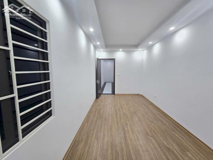 Hình ảnh Nhà 5 tầng mới xây tại phố Đức Diễn, ô tô đỗ cửa, gần trung tâm văn hóa-thông tin và thể thao! 4