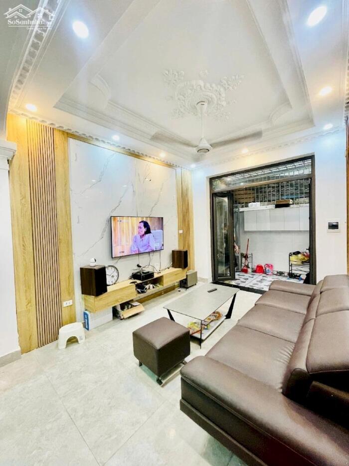 Hình ảnh Bán nhà mặt phố Nguyễn Hoàng 78m2 vỉa hè rộng ngõ ô tô thang máy 42 tỷ 0