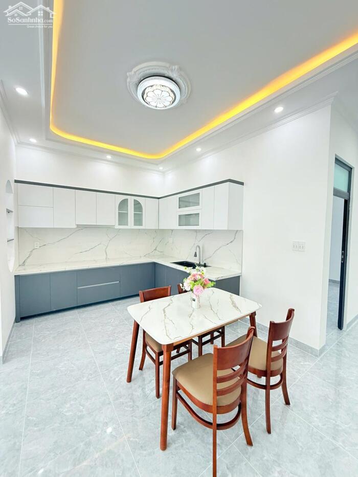 Hình ảnh Cần bán nhà phường Bắc Nha trang mái thái cổ điển mới hoàn thiện 2