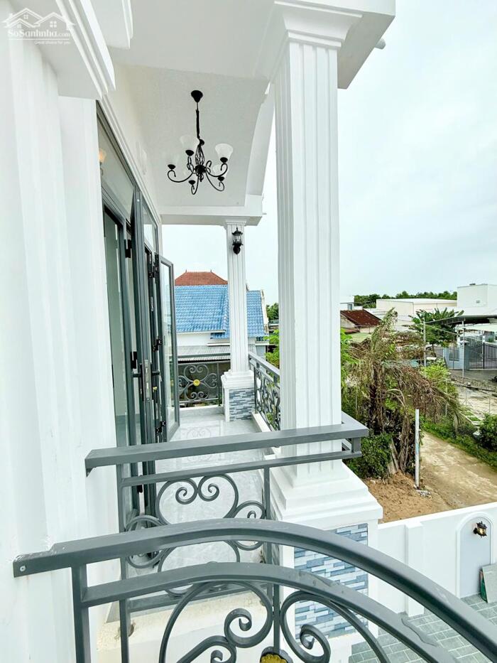 Hình ảnh Cần bán nhà phường Bắc Nha trang mái thái cổ điển mới hoàn thiện 6