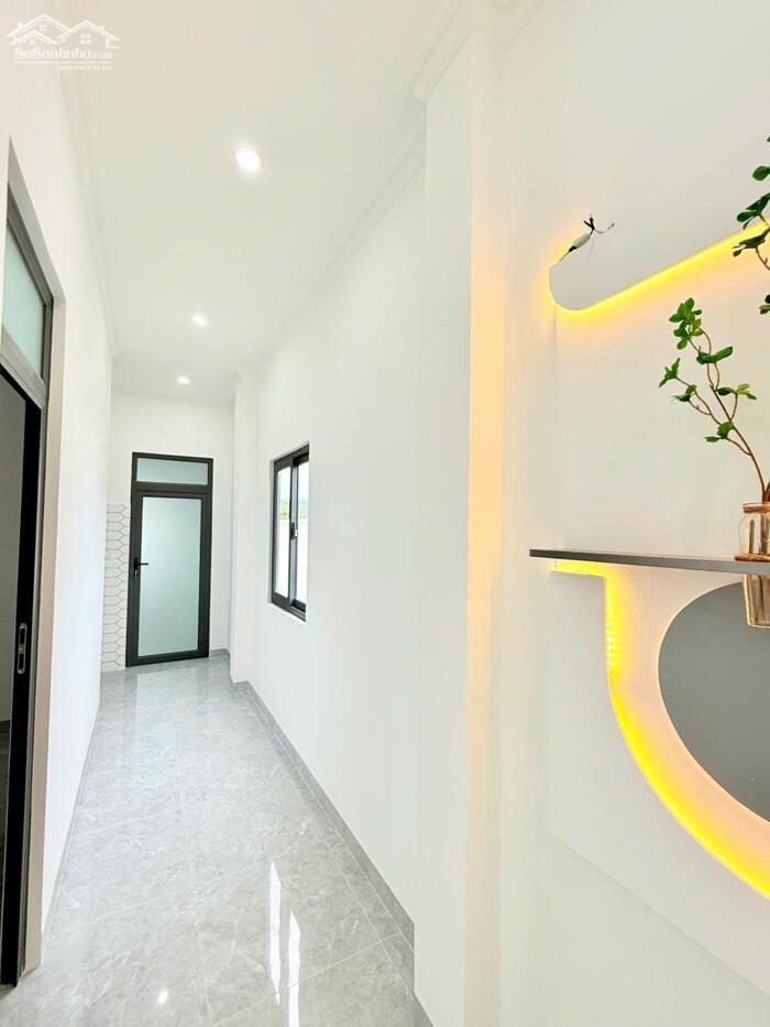 Hình ảnh Cần bán nhà phường Bắc Nha trang mái thái cổ điển mới hoàn thiện 8