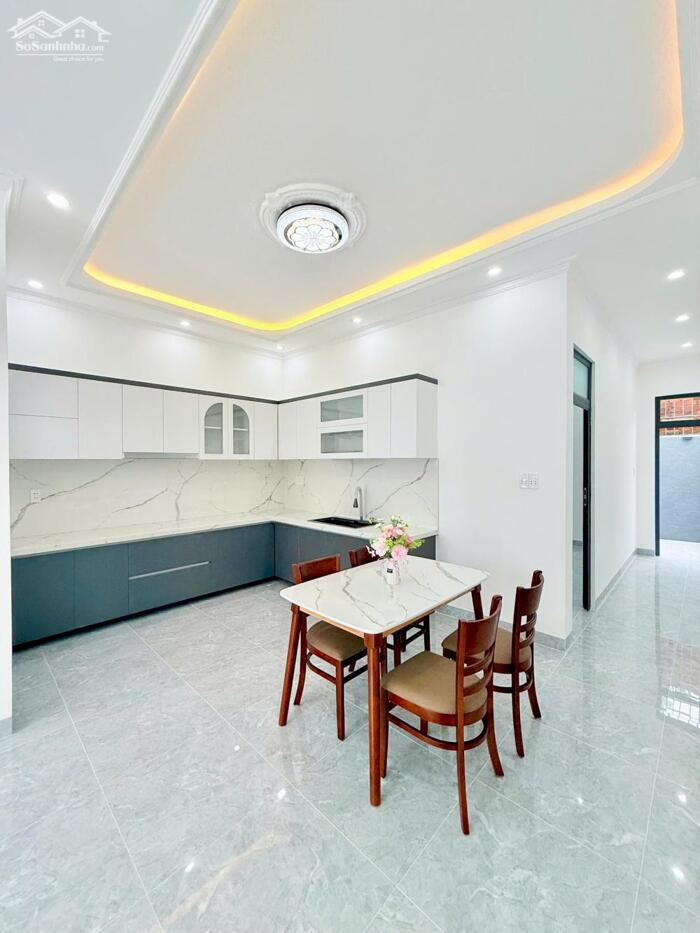 Hình ảnh Cần bán nhà phường Bắc Nha trang mái thái cổ điển mới hoàn thiện 3