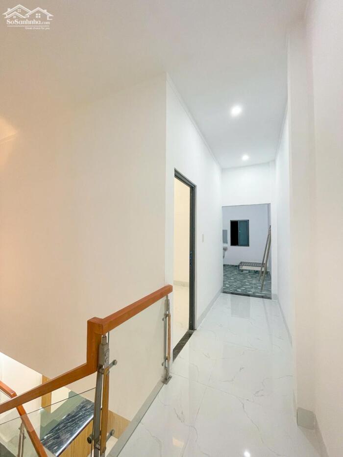 Hình ảnh Nhà Lầu ngay gần khu dân cư Lavender cách chợ Thạnh Phú chỉ 2p di chuyển 5