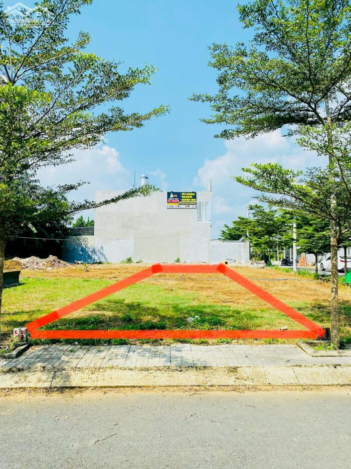 Hình ảnh Bác Em Cần Bán Gấp Lô Đất Về Quê Gần cổng Văn Miếu Trấn Biên, Bửu Long, Đồng Nai 0