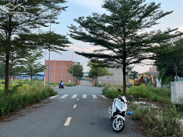 Hình ảnh Bác Em Cần Bán Gấp Lô Đất Về Quê Gần cổng Văn Miếu Trấn Biên, Bửu Long, Đồng Nai 2