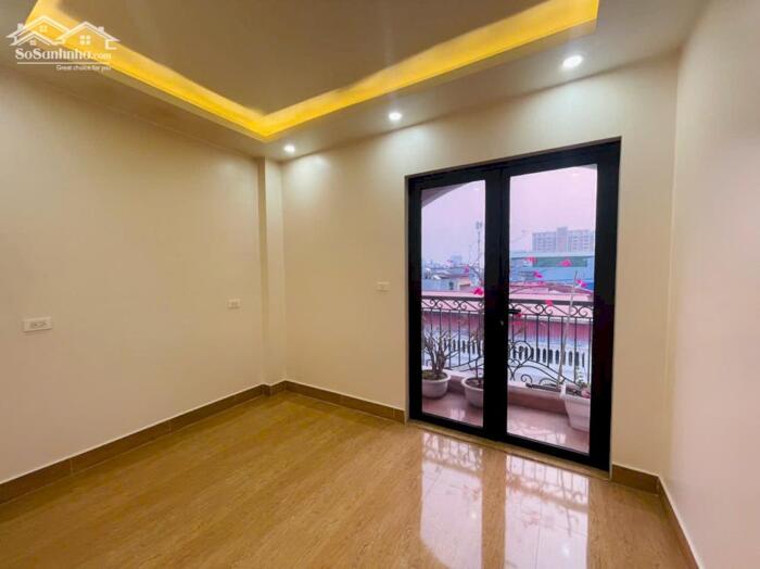 Hình ảnh Cho thuê nguyên nhà 5 tầng tại Tô Vũ - 193 Văn Cao, oto đỗ tận cửa. LH: 0989.099.526. 13