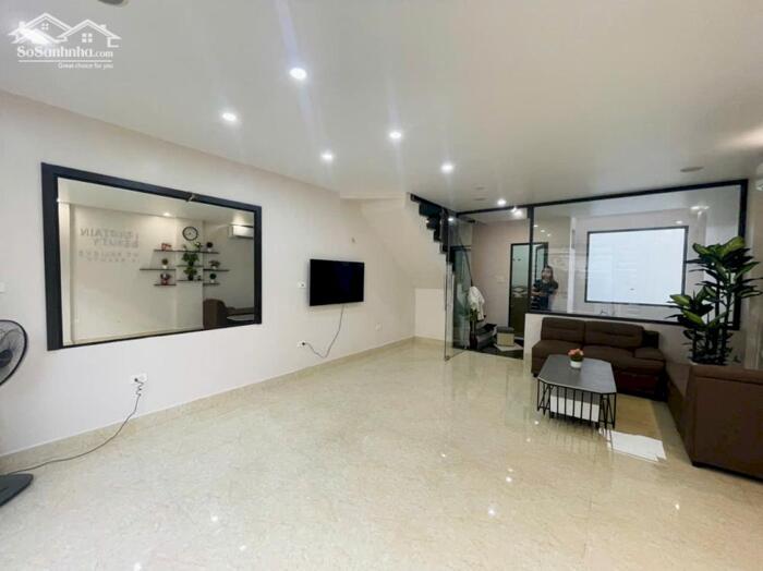 Hình ảnh Cho thuê nguyên nhà 5 tầng tại Tô Vũ - 193 Văn Cao, oto đỗ tận cửa. LH: 0989.099.526. 2