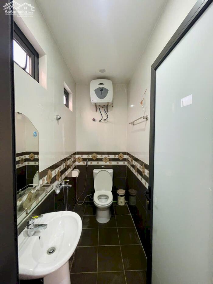 Hình ảnh Cho thuê nguyên nhà 5 tầng tại Tô Vũ - 193 Văn Cao, oto đỗ tận cửa. LH: 0989.099.526. 8