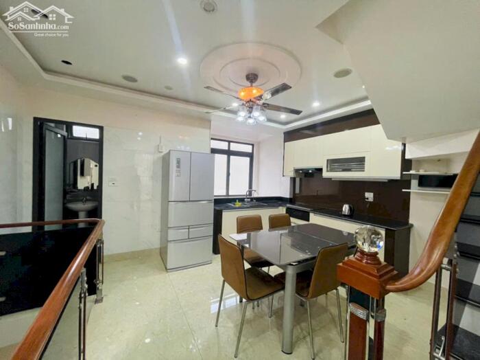 Hình ảnh Cho thuê nguyên nhà 5 tầng tại Tô Vũ - 193 Văn Cao, oto đỗ tận cửa. LH: 0989.099.526. 5