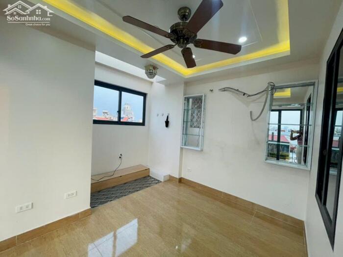 Hình ảnh Cho thuê nguyên nhà 5 tầng tại Tô Vũ - 193 Văn Cao, oto đỗ tận cửa. LH: 0989.099.526. 10