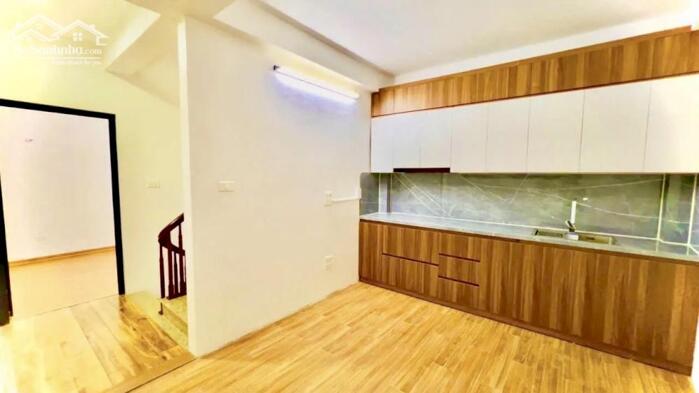 Hình ảnh Nhà 5 tầng Trung tâm Đống Đa – 35m², sổ đỏ, giá tốt 7,85 tỷ 3