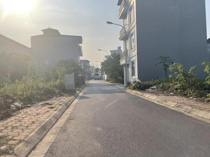 Hình ảnh Giá đầu tư Bán 33,6m đất tái định cư Cự Khối đường ô tô tránh giá chỉ 6,3 tỷ, đất gần vườn hoa, an sinh đỉnh 2