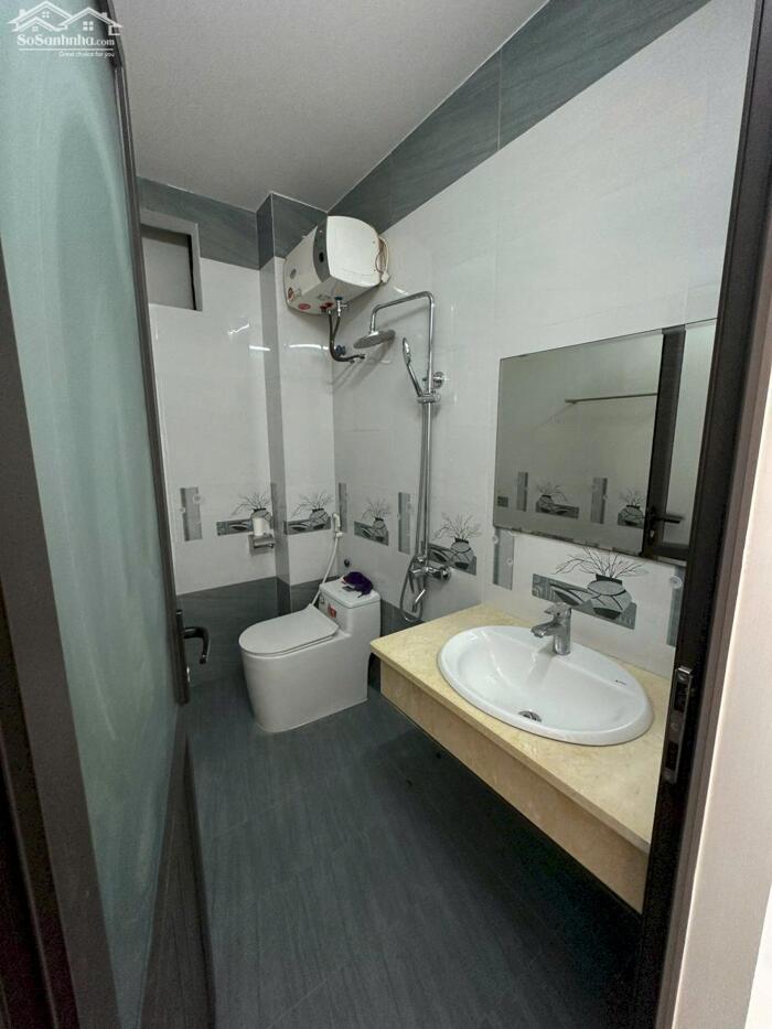 Hình ảnh Cho thuê nhà nguyên căn 4 p.ngủ Văn Cao, DT: 50m2. 2