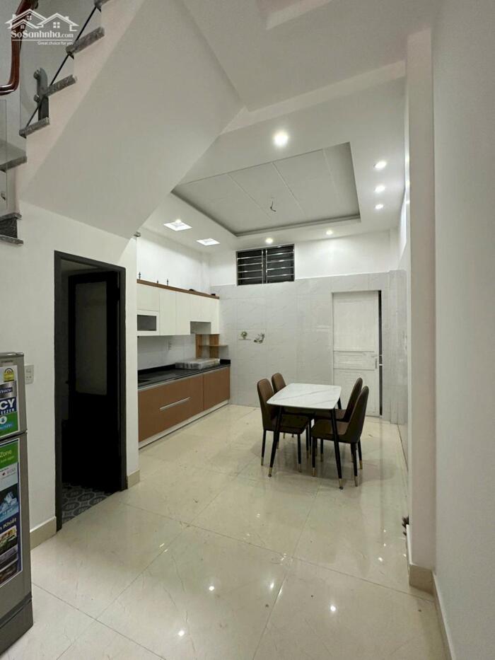 Hình ảnh Cho thuê nhà nguyên căn 4 p.ngủ Văn Cao, DT: 50m2. 4