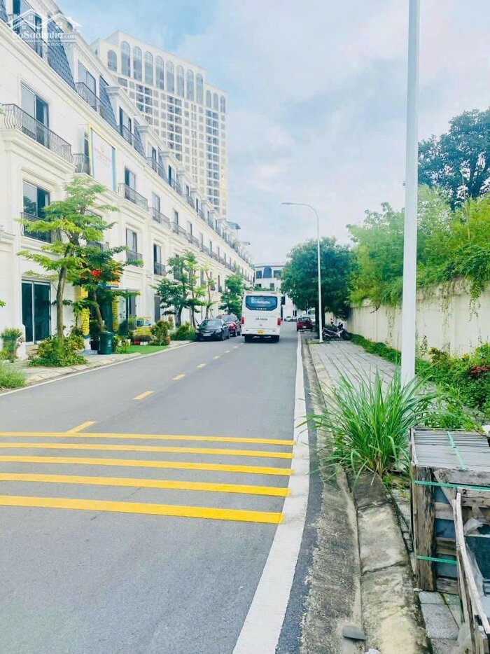 Hình ảnh BÁN CĂN LIỀN KỀ VCI SẴN BÌA CÔNG CHỨNG 1 CĂN DUY NHẤT TẠI KHU ĐÔ THỊ VCI MOUTAIN VIEW 2