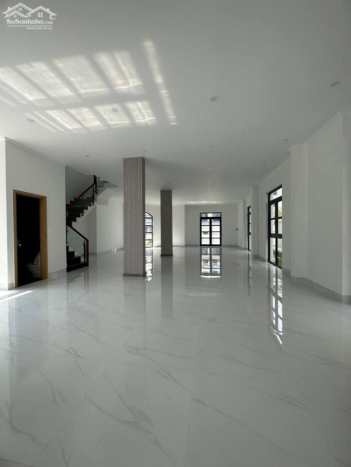 Hình ảnh CHO THUÊ TẦNG BIỆT THỰ BOUTIQUE CĂN GÓC VINHOMES GRAND PARK VỊ TRÍ ĐẸP ĐÔNG ĐÚC DIỆN TÍCH LỚN 2