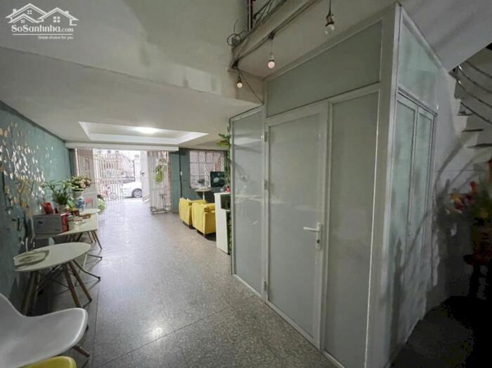 Hình ảnh Cho thuê nguyên căn sân cổng 110m2 Văn Cao, 6 p.ngủ khép kín. 3