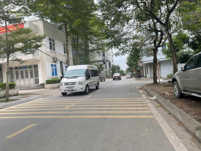 Hình ảnh Bán tòa nhà văn phòng 7 tầng, bán hầm view vườn hoa khu tái định cư X6 Thạch Bàn 6