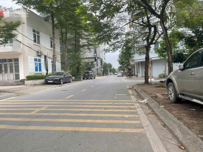 Hình ảnh Bán tòa nhà văn phòng 7 tầng, bán hầm view vườn hoa khu tái định cư X6 Thạch Bàn 7