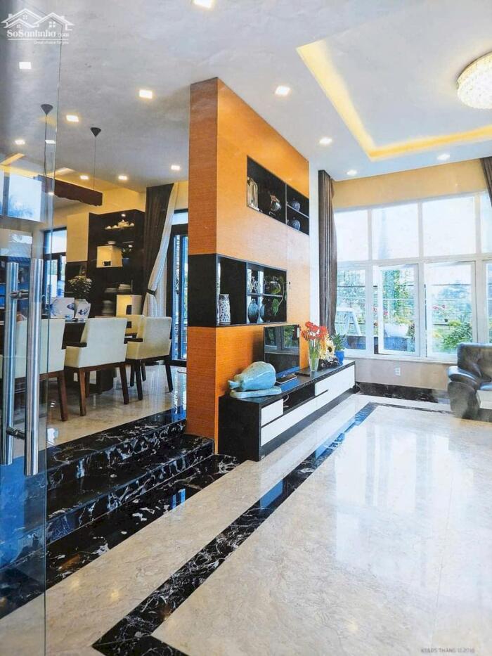 Hình ảnh Bán Biệt thự đẹp 4 tầng 360m2, nội thất xịn khu Vip Hà Huy Giáp, gần Cầu An Lộc, Gò Vấp 2
