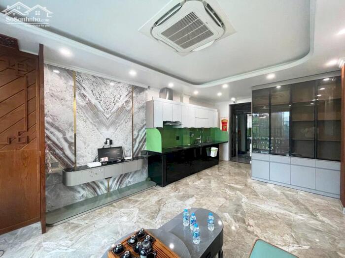 Hình ảnh Nhà 6 tầng thang máy tuyến 2 Lê Hồng Phong 2