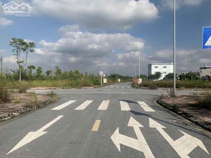 Hình ảnh Giá rẻ nhất khu đất đấu giá Cự Khối dãy TT3 hướng hồ Cự Khối 30ha đang triển khai, vị trí đẹp để đầu tư lâu dài 0