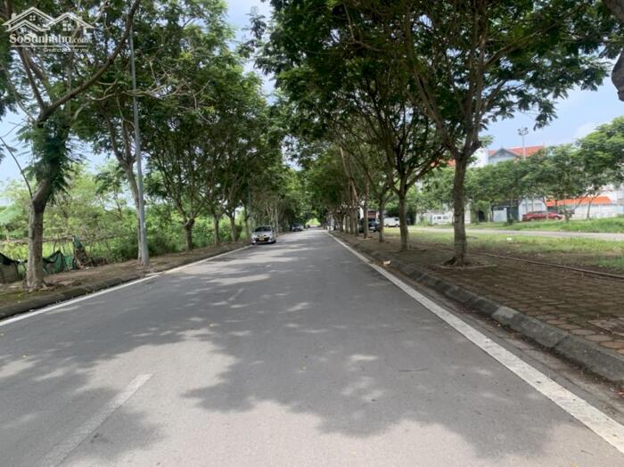 Hình ảnh Bán đất view khuôn viên hồ Bộ Đội 58,3m đất tổ 8 Thạch Bàn view hồ Cự Khối đang triển khai, xây nhà hoặc văn phòng đều đẹp 2