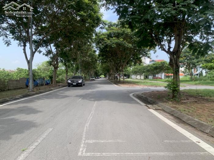 Hình ảnh Bán đất view khuôn viên hồ Bộ Đội 58,3m đất tổ 8 Thạch Bàn view hồ Cự Khối đang triển khai, xây nhà hoặc văn phòng đều đẹp 1