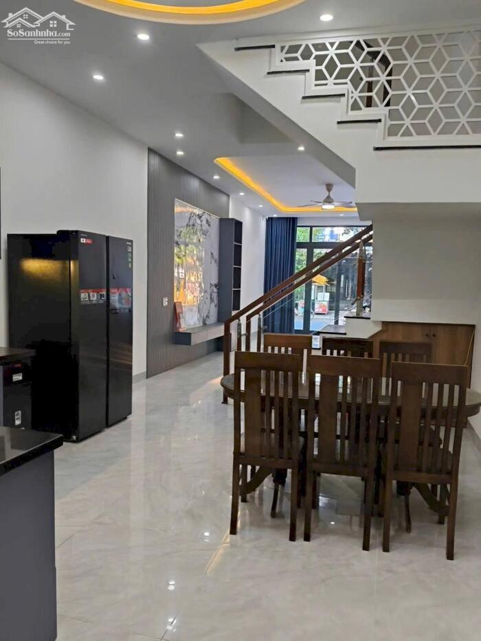 Hình ảnh Chính Chủ gửi bán nhà 3 tầng MT đường Lê Thạch.Đà Nẵng 1