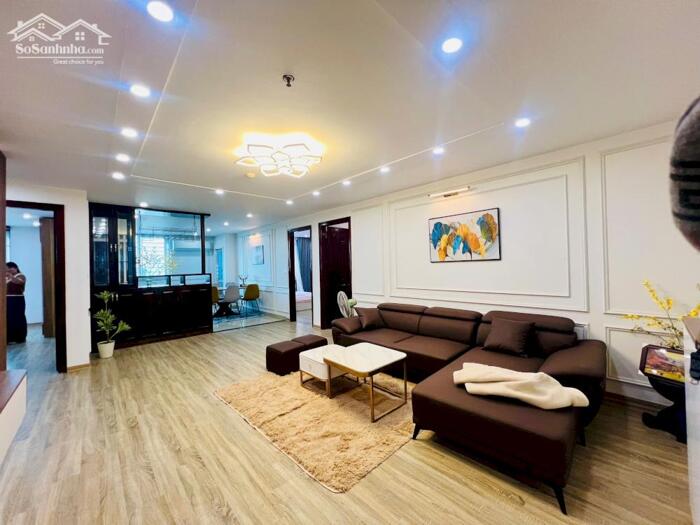 Hình ảnh Bán nhà mặt phố Đê La Thành 50m2 hai mặt ô tô vỉa hè rộng lô góc 39 tỷ 3