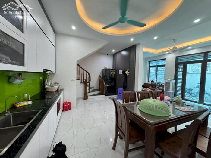 Hình ảnh Bán nhà Quốc Tử Giám 29m2 vị trí đẹp 50m ra phố khu dân trí cao 5.9 tỷ 2