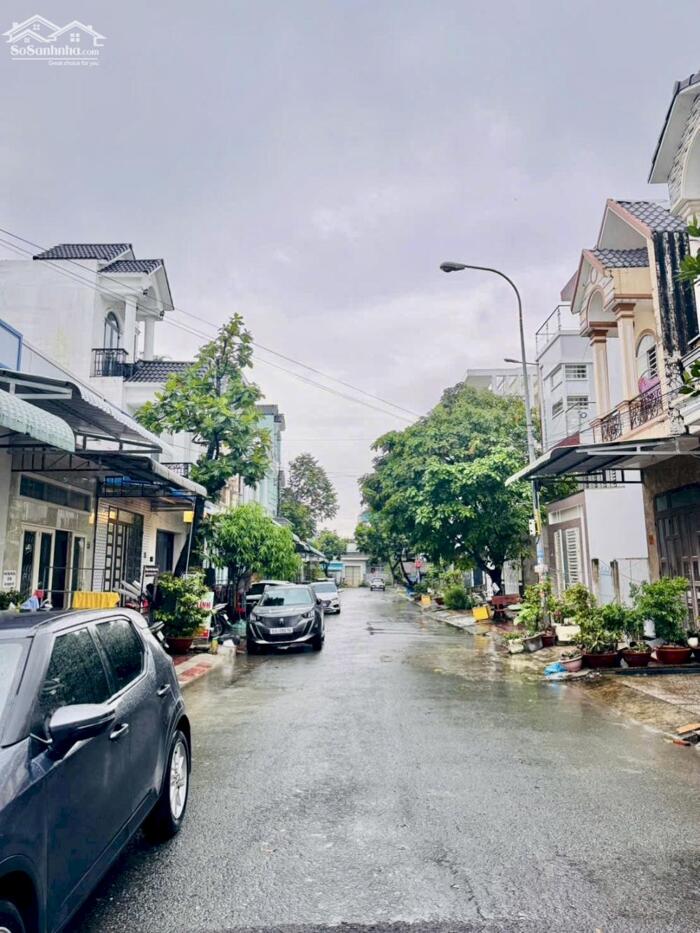 Hình ảnh Bán Cặp Nhà Trọ Gác Lửng 7 phòng đường số 9 KDC Đại Học Y Dược 2