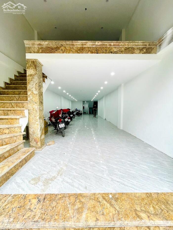 Hình ảnh Siêu Phẩm ! 69 Tỷ Tòa Văn phòng Mặt Hồ View Hồ Khu Vực Xã Đàn 9 Tầng Dòng Tiền Cao 1