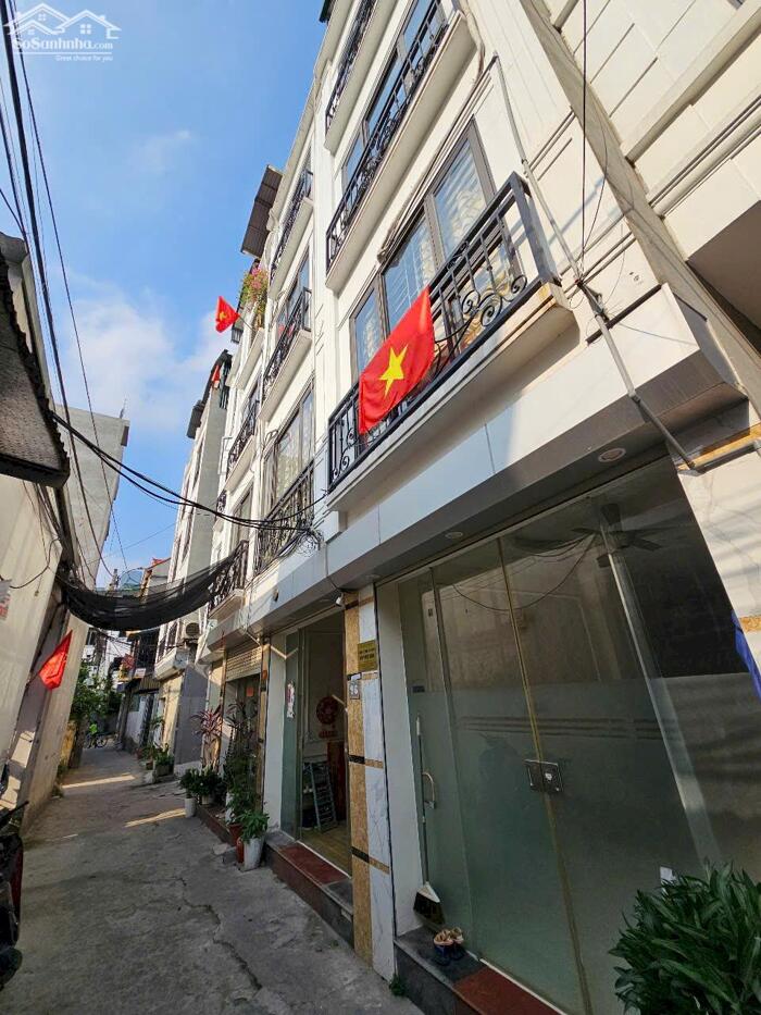 Hình ảnh Bán Nhà Long Biên - Gần Hồ - Ngõ Thông gần ô tô tránh - 40m x 4 tầng. Lh 0965858116 0