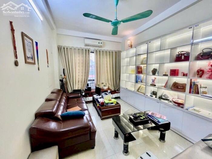 Hình ảnh Bán Nhà Long Biên - Gần Hồ - Ngõ Thông gần ô tô tránh - 40m x 4 tầng. Lh 0965858116 4