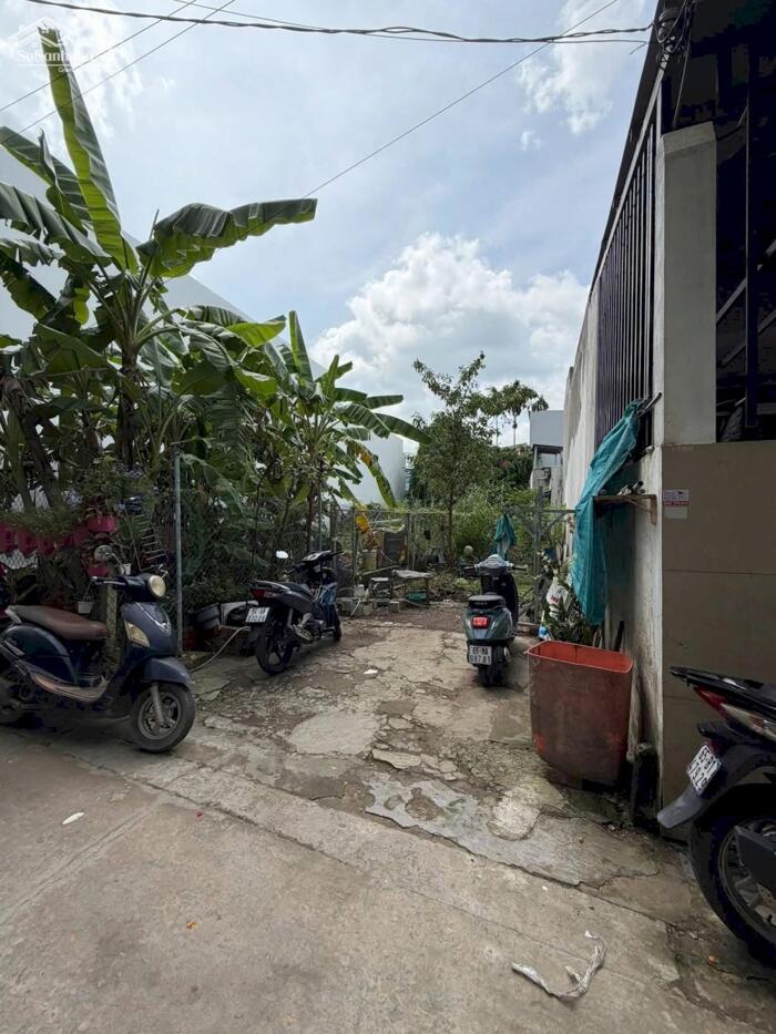 Hình ảnh Bán nền phường an bình gần sân bóng 0