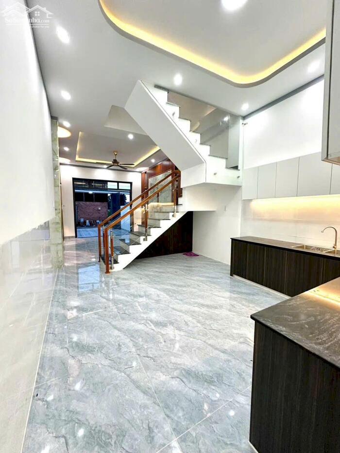 Hình ảnh Nhà lầu mới – Tặng đủ nội thất – gần Big C Đồng Khởi 5