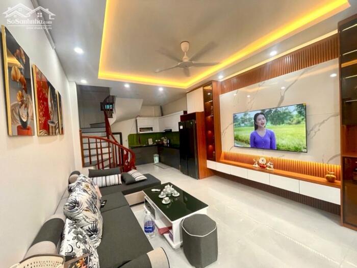 Hình ảnh ## **Bán Nhà Thạch Bàn, Long Biên 5T, 41m2 chỉ 7,9 tỷ (ngõ thông trước nhà)!** 3